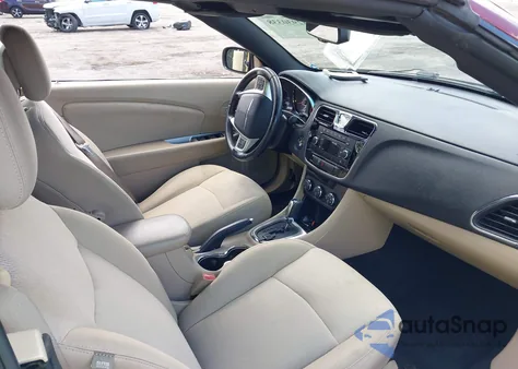 2012 Chrysler 200 Touring z USA, uszkodzony, nr VIN 1C3BCBEG6CN279919